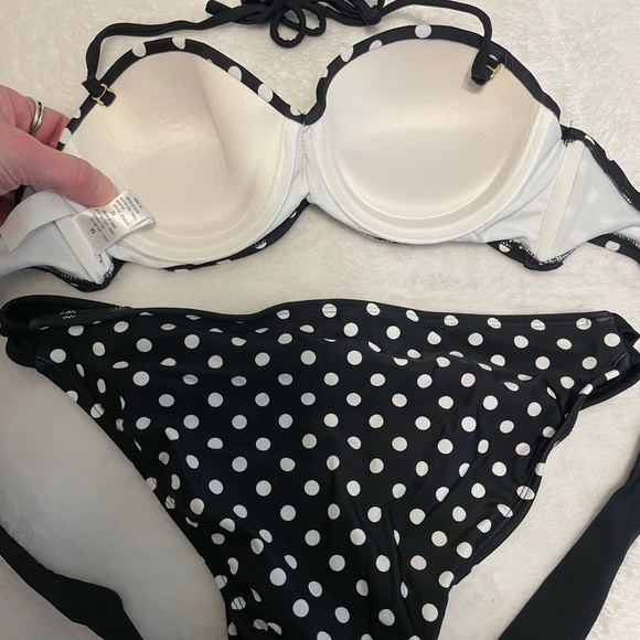 Bikini - Picture 2 of 2